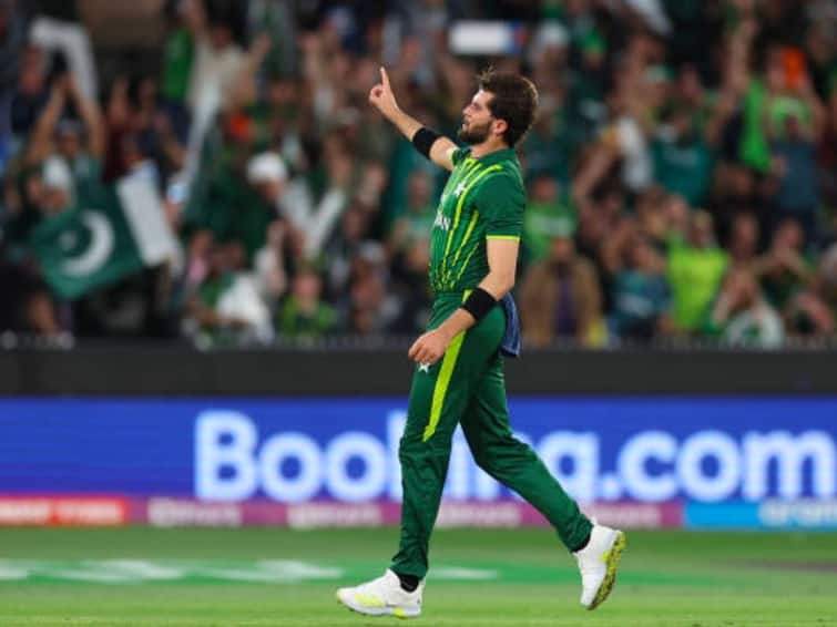 Imran Khan Arrest: Shaheen Afridi Changes Twitter DP To Support Arrested Cricketer-Turned-Politician Imran Khan Arrest: Shaheen Afridi Changes Twitter DP To Support Arrested Cricketer-Turned-Politician