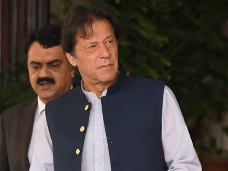 Imran khan Arrest 'Imran Khan's arrest illegal, present in court within an hour', orders SC of Pakistan Imran khan Arrest: ఇమ్రాన్ ఖాన్ అరెస్ట్ అక్రమమే, తేల్చి చెప్పిన పాక్ సుప్రీంకోర్టు