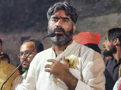 'बूथ के अंदर बैठकर वोट डलवा रही पुलिस, लोग कर रहे फर्जी मतदान', सपा विधायक का आरोप