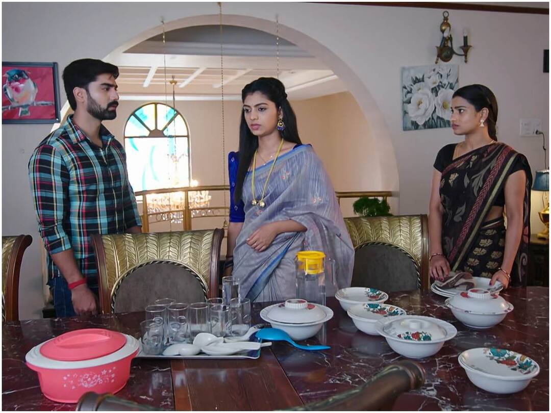 Gruhalakshmi Serial May 11th Episode 942 Written Update Today EPisode Gruhalakshmi May 11th: అదిరిపోయే ట్విస్ట్, ఇక రాజ్యలక్ష్మి ఆట కట్టు- నందు ఇంటి ముందు ధర్నాకు దిగిన లాస్య