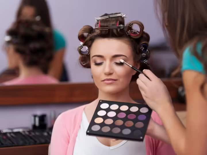 How to prevent makeup from melting in summer गर्मी के मौसम में मेल्ट हो जाता है आपका भी मेकअप...तो इस ट्रिक को एक बार आजमाएं