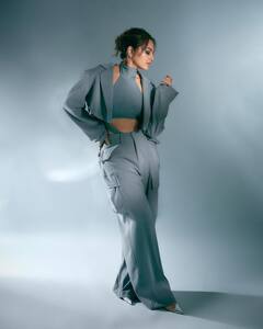 Sonakshi Sinha Photos: సోనాక్షి సిన్హా లేటెస్ట్ పిక్స్ చూస్తే రెప్పవేయరు!