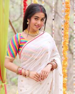 21 साल की ये TV हसीना 22 साल बड़े एक्टर से फरमाती हैं इश्क, ‘सौभाग्यवती’ बनकर रखा था छोटे पर्दे पर कदम