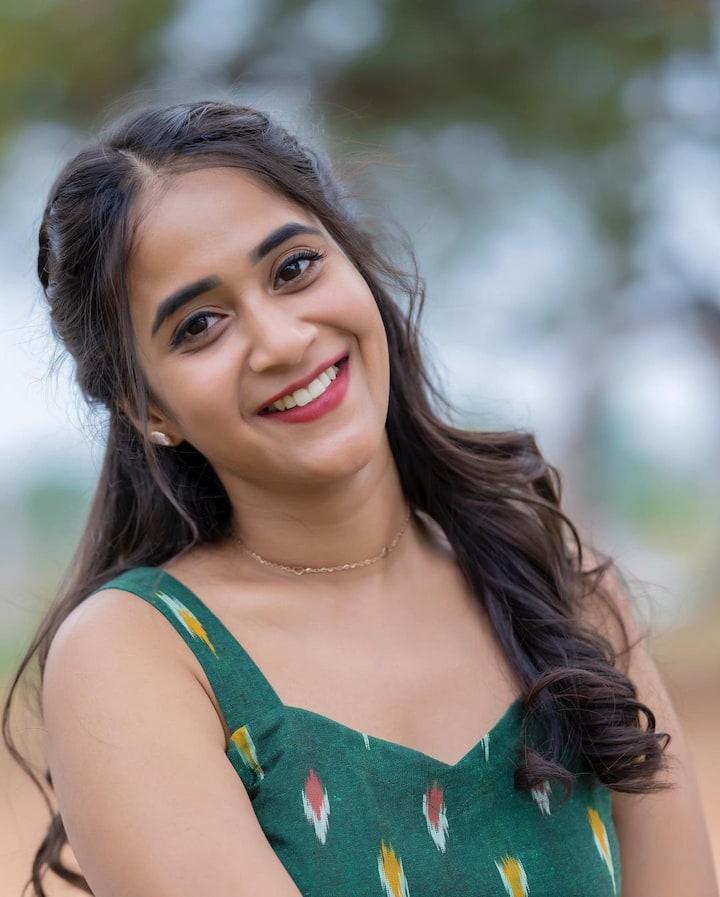 దీప్తి సునయన ఫోటోలు
