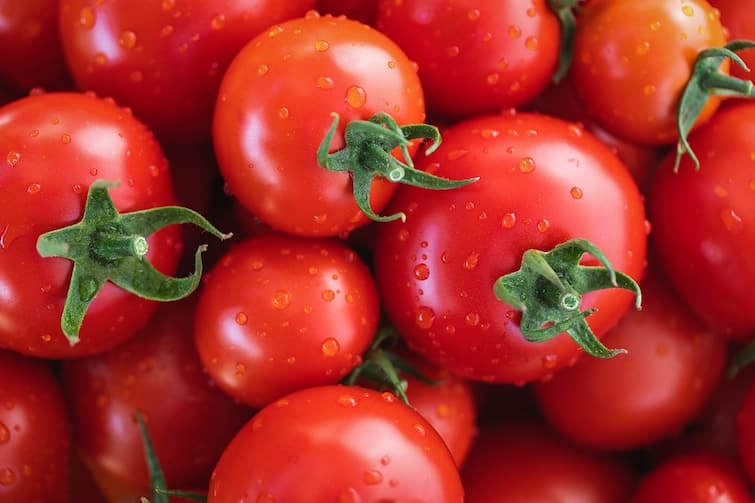 Veg Price Hike: Tomato price hike at 1kg at 80 rupees in ahmedabad retail market Price Hike: ટાંમેટાએ ગૃહિણીઓને રડાવી, એક કિલોનો ભાવ 80 રૂપિયા થતાં બજેટ ખોરવાયું
