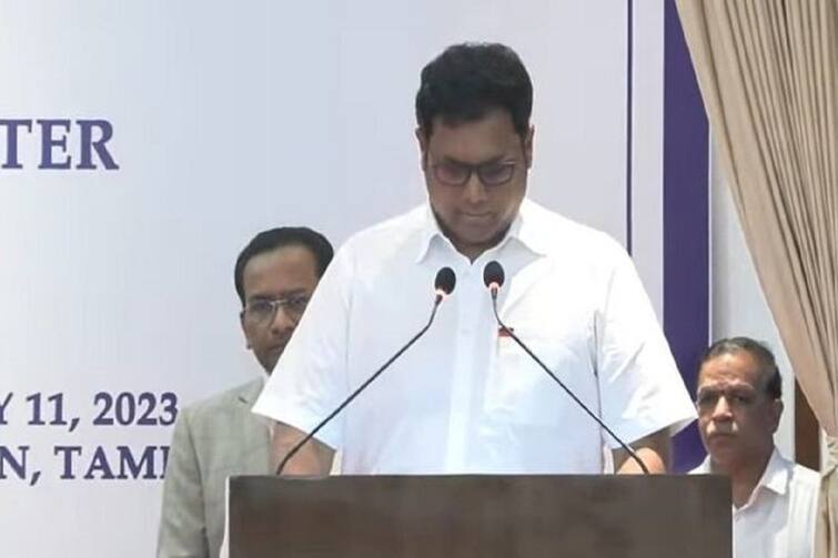 tn cabinet reshuffle trb raja oath ceremony and ministry changes in cabinet TN Cabinet Reshuffle: அமைச்சரானார் டி.ஆர்.பி ராஜா.. பதவி பிரமாணம் செய்து வைத்தார் ஆளுநர் ரவி!