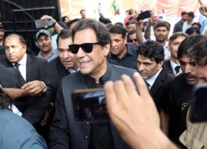 Important comment of the Supreme Court of Pakistan on the arrest of Imran Khan Imran khan Arrest: इमरान खान को SC में किया गया पेश, सुप्रीम कोर्ट ने कहा- गैरकानूनी है गिरफ्तारी