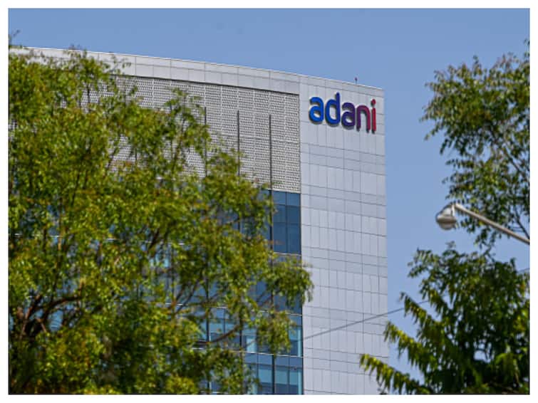Adani Stocks Today are trading equally and 5 stocks are up 5 stocks are down from 10 shares Adani Stocks: इन अडानी स्टॉक्स में आज दिखी गिरावट, लोअर सर्किट की गिरफ्त में है ये शेयर