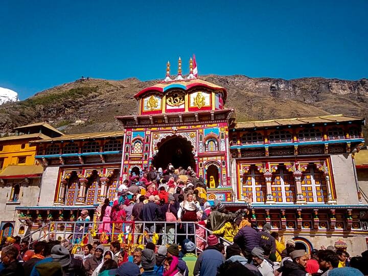 Chamoli police constituted investigation team to probe QR Code in Badrinath Temple campus Uttarakhand News: बदरीनाथ में क्यूआर कोड मामले की जांच के लिए टीम गठित, पुलिस ने अज्ञात के खिलाफ दर्ज किया था केस