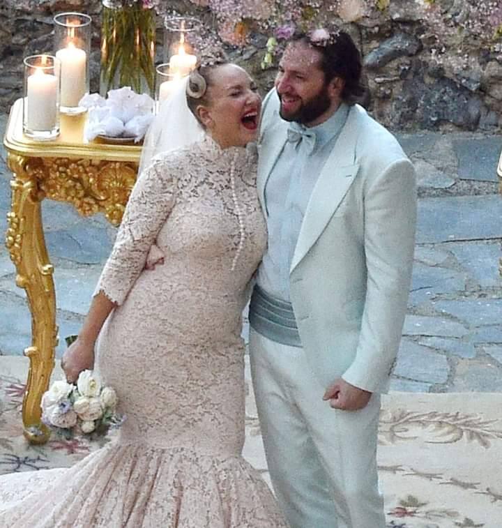 According to reports, only four guests were at the wedding.