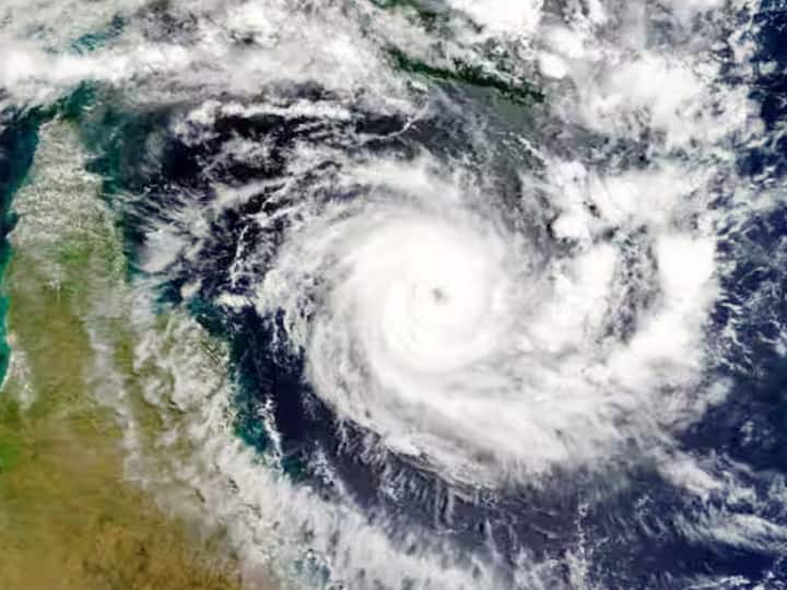 Cyclone Mocha Updates: Cyclone 'Mocha' will take a formidable form, winds will blow at a speed of up to 100Km, alert issued ચક્રવાત 'મોચા' વિકરાળ સ્વરૂપ ધારણ કરશે, 100Kmની ઝડપે પવન ફૂંકાશે, એલર્ટ જારી