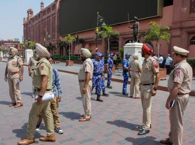 Five conspirators who allegedly planned the blast near the Golden Temple in Amritsar  have been arrested Amritsar Blast: અમૃતસર વિસ્ફોટ પર પંજાબ પોલીસનો મોટો ખુલાસો, અમરીક સિંહે અસેમ્બલ કર્યું હતું IED, એક કિલો વિસ્ફોટક જપ્ત