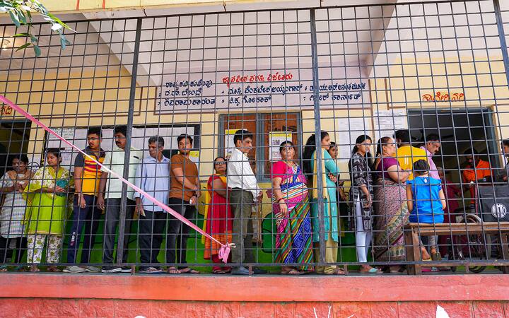 দুপুর ১টা পর্যন্ত BBMP (South)-এ ভোটদানের হার ছিল ৩০.৬৮ শতাংশ। বাগালকোটে সেই হার ছিল ৪০.৮৭ শতাংশ। বেঙ্গালুরু গ্রামীনে দুপুর ১টা পর্যন্ত ভোটদানের হার ৪০.১৬ শতাংশ, বেঙ্গালুরু নগরে ৩১.৫৪ শতাংশ, বেলগাঁও ৩৭.৪৮ শতাংশ, বেল্লারি ৩৯.৭৪ শতাংশ ছিল।