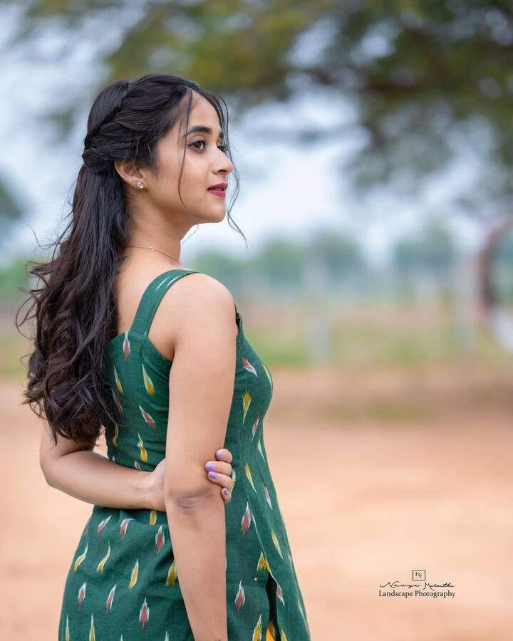 దీప్తి సునయన ఫోటోలు
