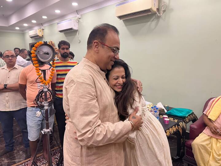 প্রসঙ্গত ইতিমধ্যেই লম্বা হচ্ছে পুজোয় বাংলা ছবি মুক্তির তালিকা। এই প্রথম পুজোয় মুক্তি পাবে উইন্ডোজ অর্থাৎ নন্দিতা রায় ও শিবপ্রসাদ মুখোপাধ্যায়ের ছবি রক্তবীজ।