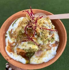 अगर आप हैं समोसा और चाट दोनों के हैं शौकीन तो आपका दिल खुश कर देगी ये दही समोसा चाट रेसिपी, घर पर ऐसे बनाए मिलेगा बिल्कुल चौपाटी जैसा स्वाद