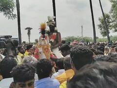 திருச்சி அருகே ஆட்டுத் தலையை ஈட்டியால் குத்தும் வினோத திருவிழா - திரளான பக்தர்கள் பங்கேற்பு