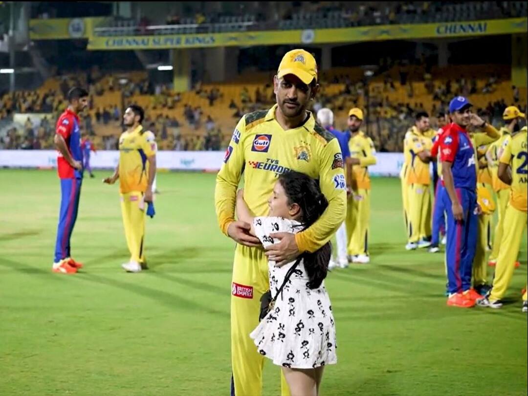 Ziva Dhoni Runs On To Field To Hug MS Dhoni After Chennai Super Kings Delhi Capitals CSK vs DC Viral Video Ziva Runs On To Field To Hug MS Dhoni After CSK Beat DC- WATCH