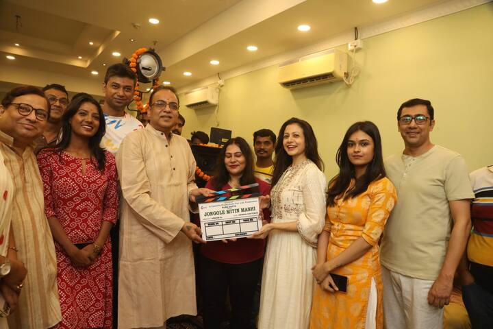 আগের মতোই মিতিন মাসির ভূমিকায় দেখা যাবে কোয়েল মল্লিককে। ছবির শ্যুটিং হবে সারান্ডায়। আপাতত অবশ্য নতুন ফেলুদা নিয়ে ব্যস্ত অরিন্দম।
