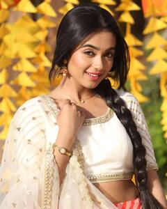 21 साल की ये TV हसीना 22 साल बड़े एक्टर से फरमाती हैं इश्क, ‘सौभाग्यवती’ बनकर रखा था छोटे पर्दे पर कदम