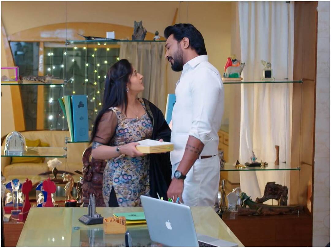 Ennenno Janmalabandham Serial May 11th Episode 409 Written Update Today Episode Ennenno Janmalabandham May 11th: జరగబోయేది మన పెళ్ళే అంటూ చిత్రకి వార్నింగ్ ఇచ్చిన అభిమన్యు- రొమాన్స్ లో తేలిపోతున్న యష్ జంట