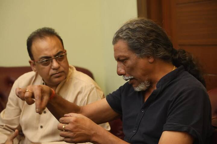 ছবির নাম 'জঙ্গলে মিতিন মাসি'। এদিন একগুচ্ছ ছবি পোস্ট করে পরিচালক লেখেন, 'এবার পুজোয় মিতিন মাসি, জঙ্গলে মিতিন মাসি...'।
