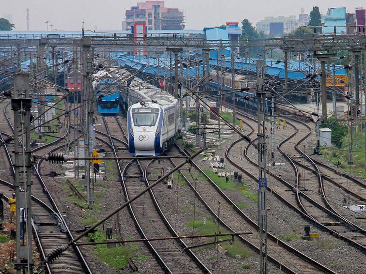 Howrah-Puri Vande Bharat Express Likely To Be Flagged Off On May 15 — Check Route And Timings Howrah-Puri Vande Bharat Express Likely To Be Flagged Off On May 15 — Check Route And Timings