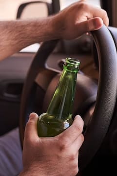 Drink & Drive: ड्रिंक एंड ड्राइव करते पकड़े गये तो कटेगा इतने रुपये का चालान, क्या हो सकती है जेल?