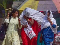 दिल्ली-NCR, यूपी समेत इन राज्यों में लौटी हीटवेव, सूरज सितम ढाने को तैयार! पारा 42 डिग्री के पार