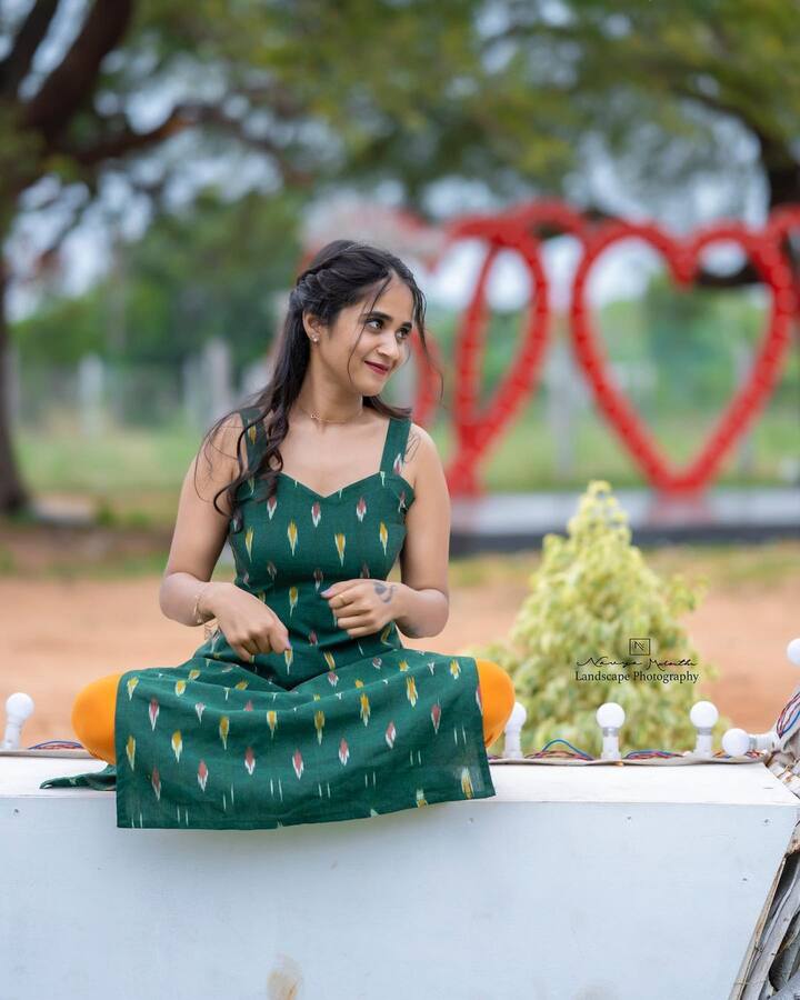 దీప్తి సునయన ఫోటోలు