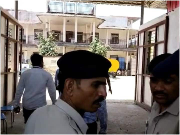 Bhopal lokayukta team raids assistant engineer hema meena house found disproportionate asset ann Bhopal: 30 हजार कमाने वाली इंजीनियर के घर मिली 30 लाख की LED टीवी, रेड में करोड़ों की संपत्ति का खुलासा