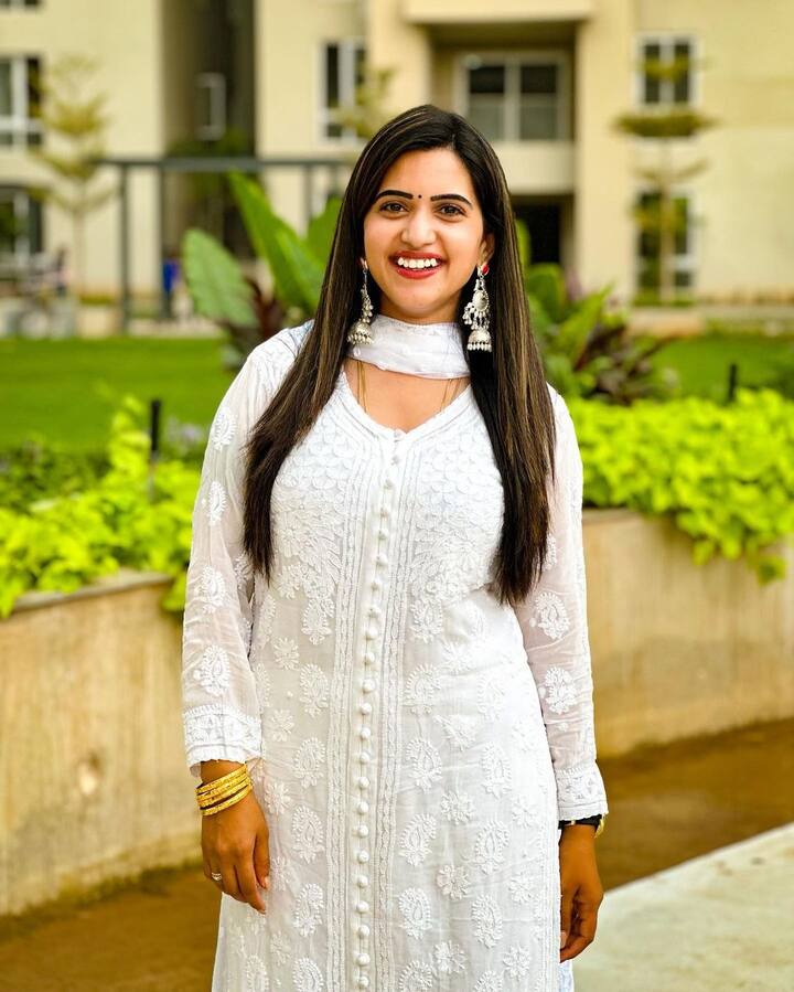 స్రవంతి చొక్కారపు అందమైన ఫోటోలు