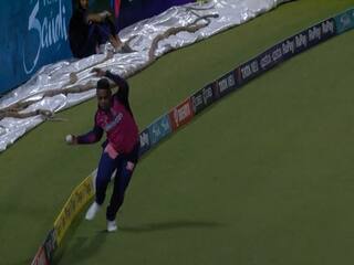 Shimron Hetmyer Astounding One-Handed Catch Near Boundary Ropes Dismisses Jason Roy In KKR vs RR- WATCH
