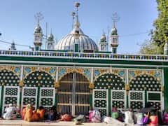 हिंदू युवती को दरगाह में नमाज पढ़ने की कोर्ट ने दी अनुमति, पुलिस करेगी सुरक्षा, जानें मामला