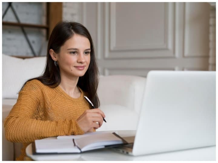 These Online Courses Can help you earn well see list of these online courses Online Courses: घर बैठे करें पढ़ाई, इन ऑनलाइन कोर्स से होगी बढ़िया कमाई