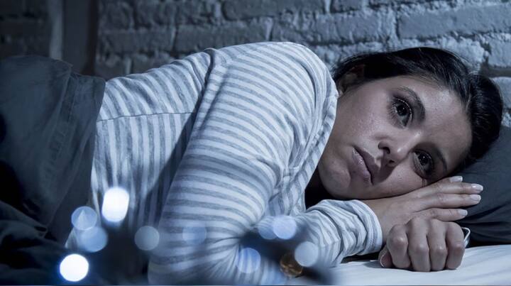 ਏਅਰ ਕੰਡੀਸ਼ਨਰ ਦੀ ਵਰਤੋਂ ਕਰਨ ਨਾਲ ਸਾਡੀ ਚਮੜੀ ਖੁਸ਼ਕ ਹੋ ਸਕਦੀ ਹੈ। ਇਹ ਚਮੜੀ ਦੀ ਕੁਦਰਤੀ ਤਰੀਕੇ ਨਾਲ ਨਮੀ ਨੂੰ ਘਟਾਉਂਦਾ ਹੈ ਜੋ ਬਾਅਦ ਵਿਚ ਚਮੜੀ ਲਈ ਬਹੁਤ ਨੁਕਸਾਨਦਾਇਕ ਹੋ ਸਕਦਾ ਹੈ।