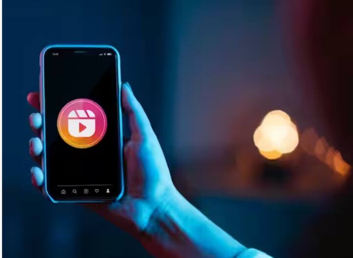 बिझनेस इनसाइडरच्या अहवालानुसार, 26 वर्षीय अचींग अगुटू नावाच्या इन्फ्लुएन्सरने त्याच्या पहिल्या वर्षात इंस्टाग्रमाद्वारे  1 दशलक्ष डॉलर कमावले आहेत.