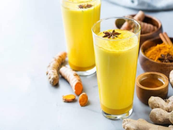 Turmeric Milk Health Benefits It Is Safe To Drink Haldi Doodh In Summer गर्मी में भी दूध में हल्दी मिलाकर पीते हैं आप? पहले जान लें ऐसा करना कितना सही