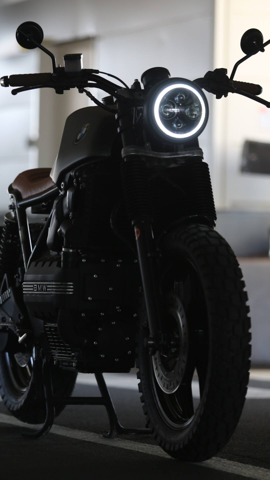 दोपहिया वाहनों की हेडलाइट हमेशा On क्यों रहती है?