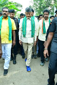 In Pics: రైతులతో కలిసి చంద్రబాబు పాదయాత్ర, రైతు పోరుబాట ఫోటోలు