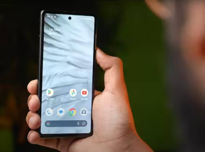 Google Pixel 7a मध्ये 6.1-इंचाचा FHD Plus डिस्प्ले आहे. गेल्या वर्षी लॉन्च केलेल्या Pixel 6a मध्ये 60hz चा रिफ्रेश रेट आहे.