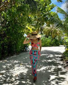 काम से फुरसत पाकर Shivangi Joshi मालदीव में एंजॉय कर रही हैं वेकेशन, कलरफुल टू-पीस में दिए एक से बढ़कर एक पोज