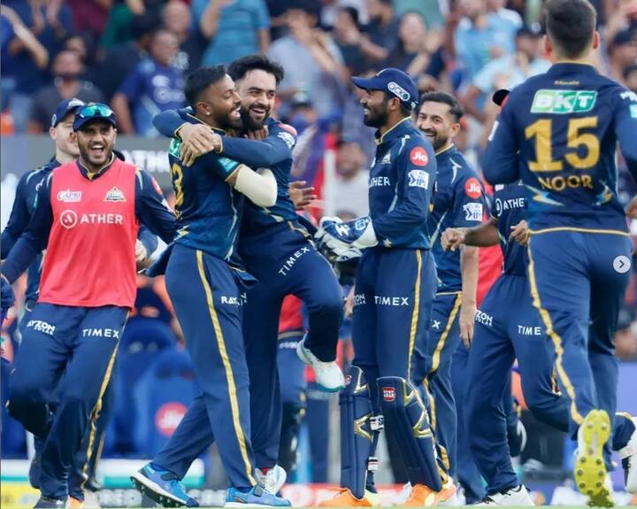 கடைசி ஓவரில் 49 ரன்கள் தேவைப்பட்டது. இறுதி வரை ரஷீத் கான் போராடியும், மும்பை அணி 21 ரன்கள் வித்தாயாசத்தில் குஜராத்தை வென்றது