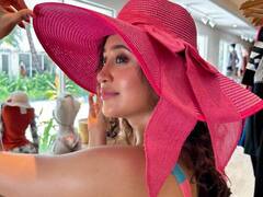 काम से फुरसत पाकर Shivangi Joshi मालदीव में एंजॉय कर रही हैं वेकेशन, कलरफुल टू-पीस में दिए एक से बढ़कर एक पोज