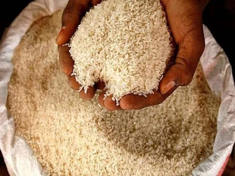 Thanjavur 450 kg of ration rice was seized near Pattukottai TNN Thanjavur: பட்டுக்கோட்டை அருகே பதுக்கி வைக்கப்பட்டு இருந்த 450 கிலோ ரேஷன் அரிசி பறிமுதல்