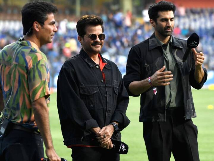 Bollywood actors Anil kapoor and Aditya Roy kapoor Mumbai Indians Gujarat Titans MI vs GT IPL 2023 Watch: मुंबई-गुजरात का मैच देखने वानखेड़े स्टेडियम पहुंचे अनिल कपूर और आदित्य रॉय, देखें वीडियो