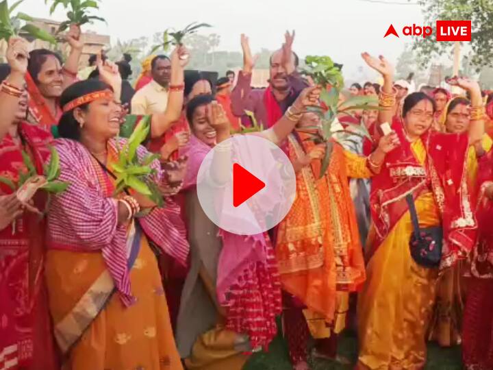 Bageshwar Baba Dhirendra Krishna Shastri Kalash Yatra Taken out in Naubatpur Patna by Women Devotees ann Watch: 'जय बागेश्वर धाम बोलो...', पटना में चढ़ने लगा बाबा धीरेंद्र कृष्ण शास्त्री का रंग, नौबतपुर में निकाली गई कलश यात्रा