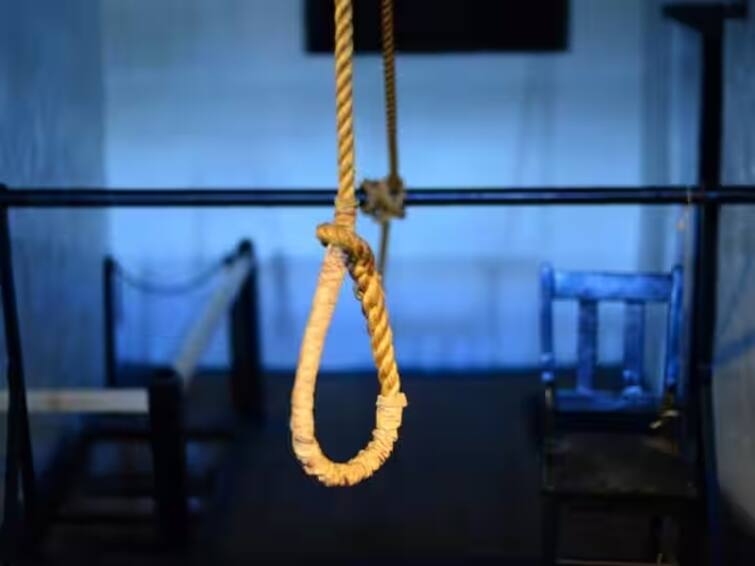 Dismissed police commits suicide at thirumullaivoyal hanging Police Suicide: பணிநீக்கம் செய்யப்பட்ட காவலர் தூக்கிட்டு தற்கொலை - என்ன காரணம்..?