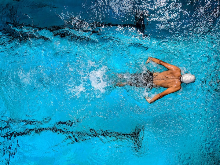 Swimming Tips: একনজরে দেখে নেওয়া যাক সাঁতার কাটার সময় কীভাবে নিজের চোখ রক্ষা করবেন আপনি।