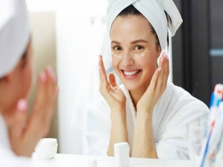 beauty tips skin care routine what is ctm for glow and how it apply क्लींजिंग, टोनिंग और मॉइस्चराइजिंग...रोजाना फॉलो करें ये स्किन केयर रूटीन, आपकी खूबसूरती में लग जाएगा चार चाँद